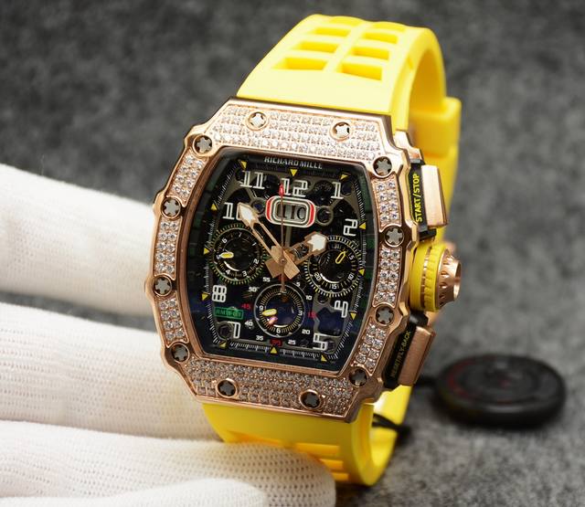 世界顶级机械腕表品牌richard Mille 理查德米勒 以革命性的技术 研制出最精密的陀飞轮腕表驰名于世 Rm11-03系列腕表 采用精钢表壳 内置全自动机